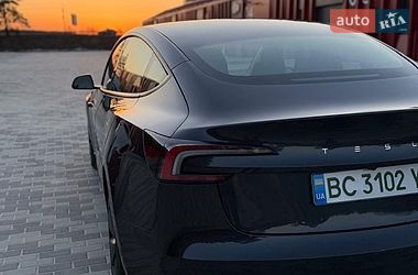 Седан Tesla Model 3 2024 в Львове
