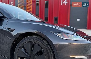 Седан Tesla Model 3 2024 в Львове