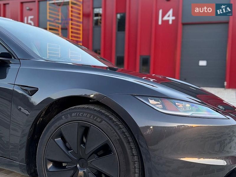 Седан Tesla Model 3 2024 в Львове