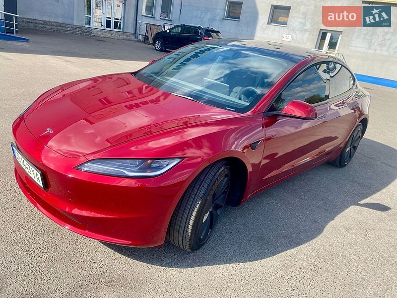 Седан Tesla Model 3 2024 в Чернигове
