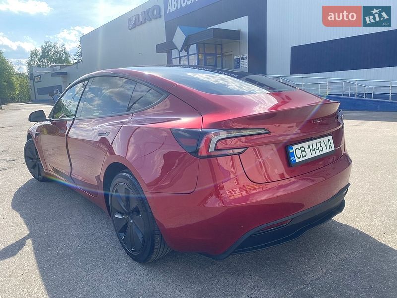 Седан Tesla Model 3 2024 в Чернигове