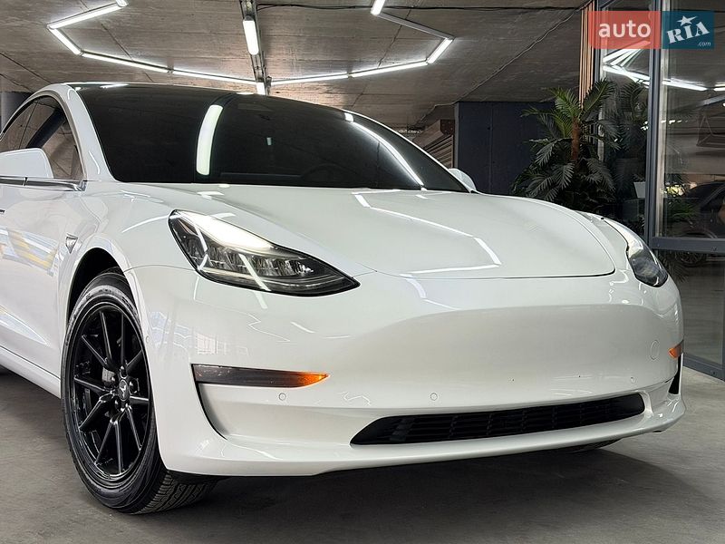 Седан Tesla Model 3 2019 в Одесі