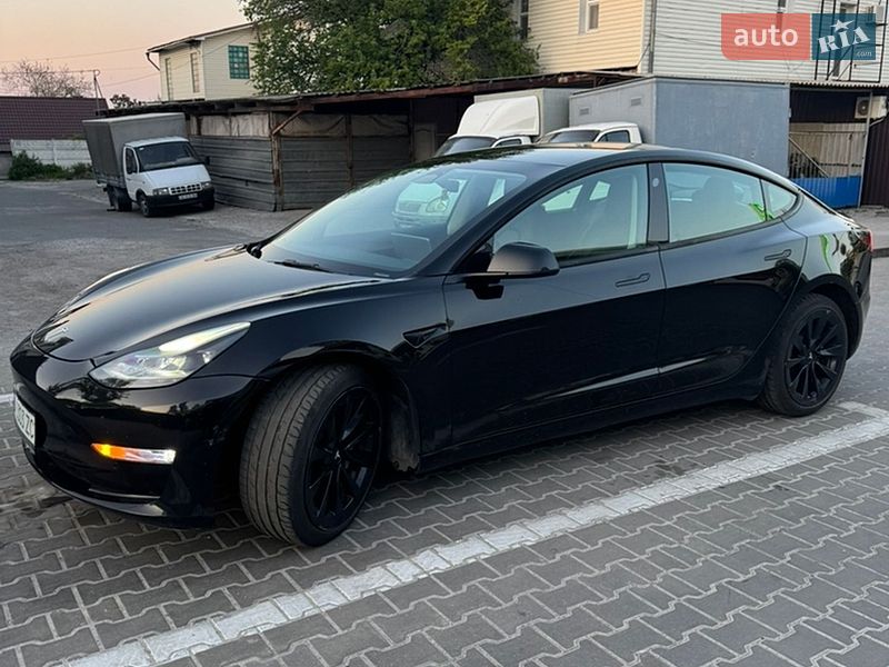Седан Tesla Model 3 2022 в Днепре