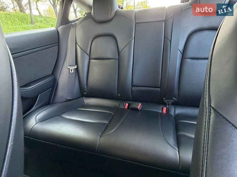 Седан Tesla Model 3 2022 в Днепре