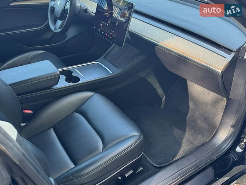 Седан Tesla Model 3 2022 в Днепре
