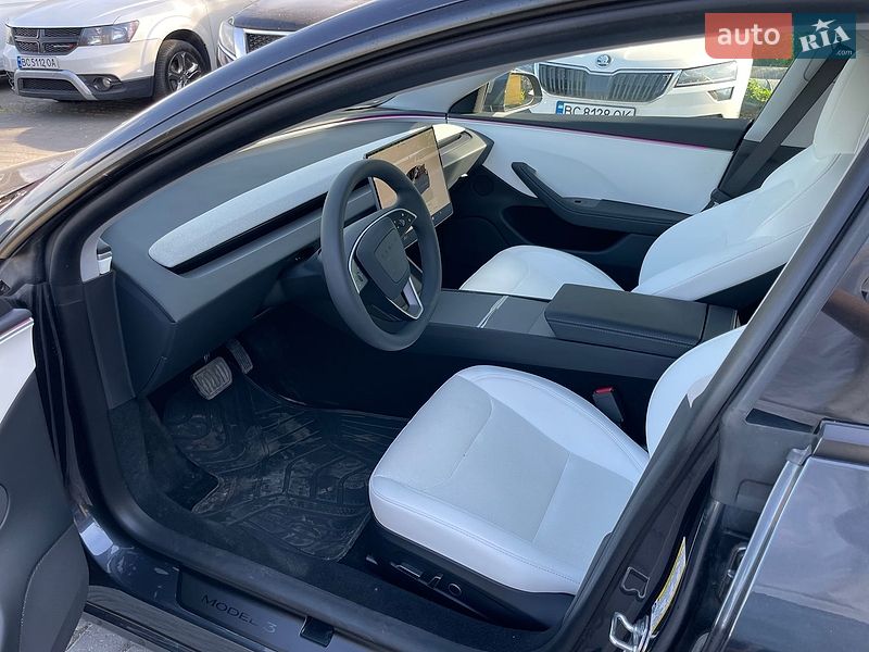 Седан Tesla Model 3 2024 в Львове