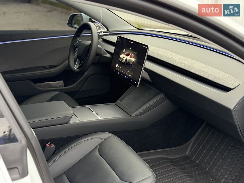 Седан Tesla Model 3 2025 в Дубно