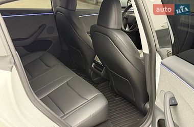 Седан Tesla Model 3 2025 в Дубно