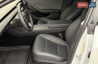 Седан Tesla Model 3 2025 в Дубно