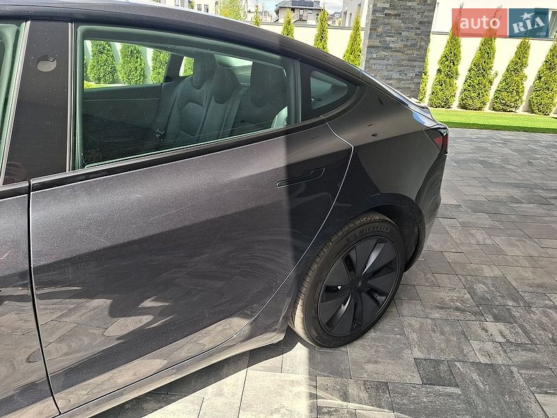 Седан Tesla Model 3 2025 в Ровно
