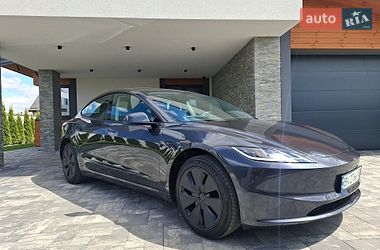 Седан Tesla Model 3 2025 в Ровно