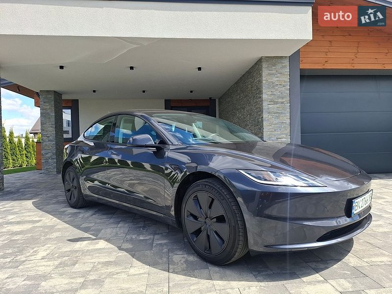 Седан Tesla Model 3 2025 в Ровно