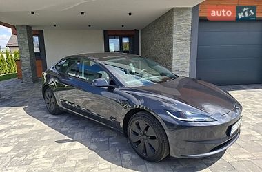 Седан Tesla Model 3 2025 в Ровно