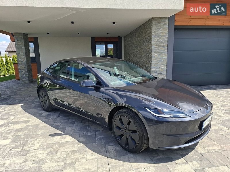 Седан Tesla Model 3 2025 в Ровно