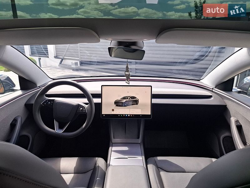 Седан Tesla Model 3 2025 в Ровно