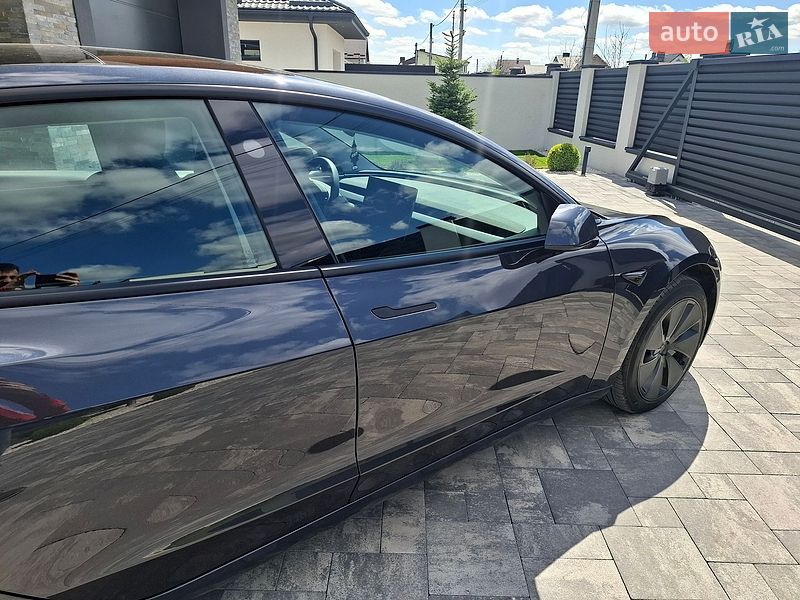 Седан Tesla Model 3 2025 в Ровно