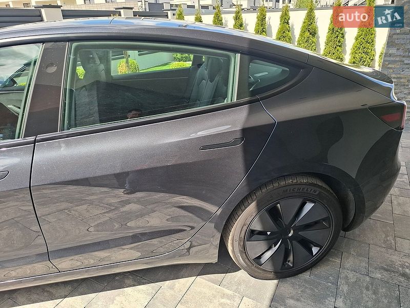 Седан Tesla Model 3 2025 в Ровно