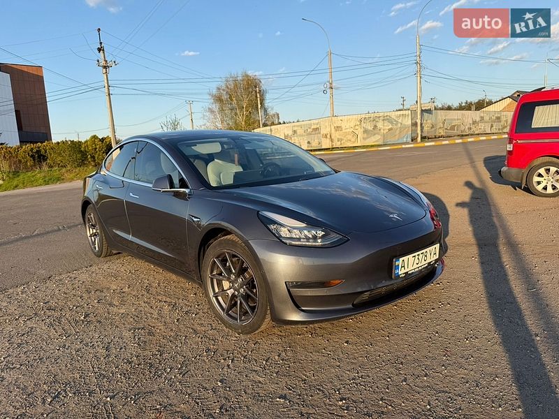 Седан Tesla Model 3 2020 в Киеве