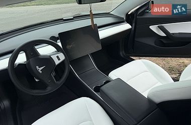 Седан Tesla Model 3 2020 в Киеве