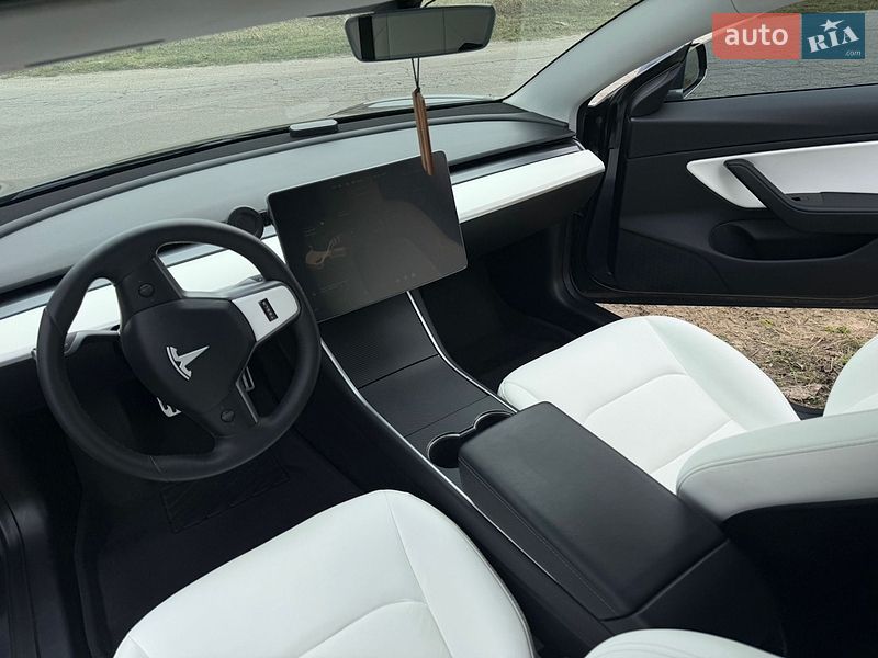 Седан Tesla Model 3 2020 в Киеве