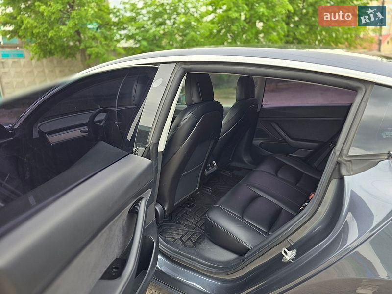 Седан Tesla Model 3 2020 в Киеве