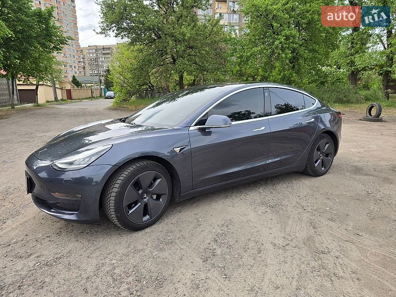 Tesla Model 3 2020