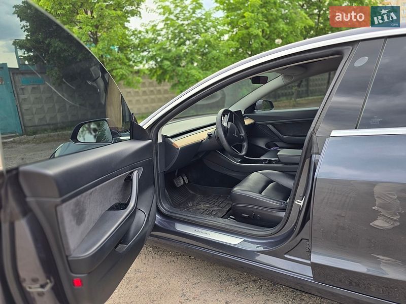 Седан Tesla Model 3 2020 в Киеве