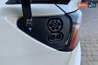 Седан Tesla Model 3 2019 в Львове