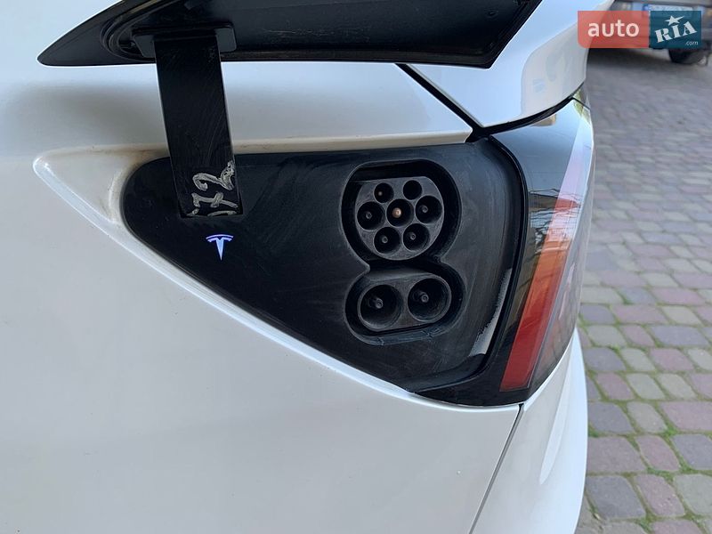 Седан Tesla Model 3 2019 в Львове