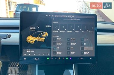 Седан Tesla Model 3 2019 в Львове