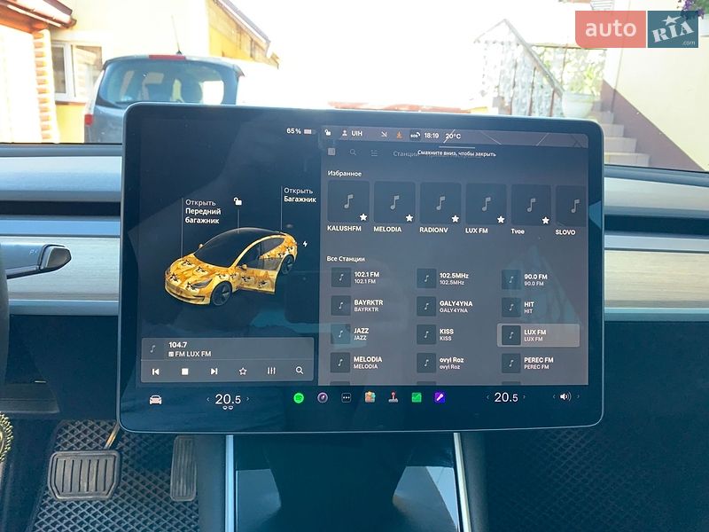 Седан Tesla Model 3 2019 в Львове