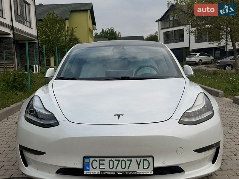 Седан Tesla Model 3 2019 в Черновцах