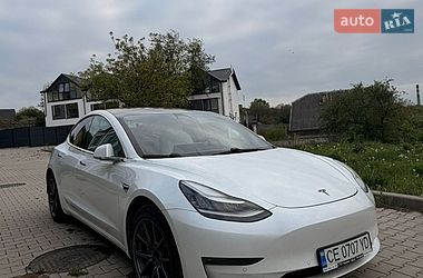 Седан Tesla Model 3 2019 в Чернівцях