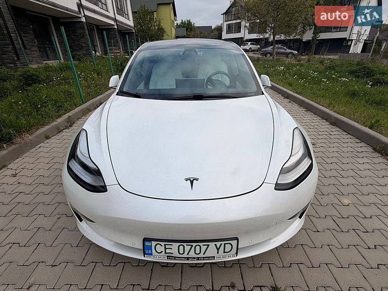 Седан Tesla Model 3 2019 в Чернівцях