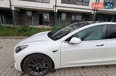 Седан Tesla Model 3 2019 в Чернівцях