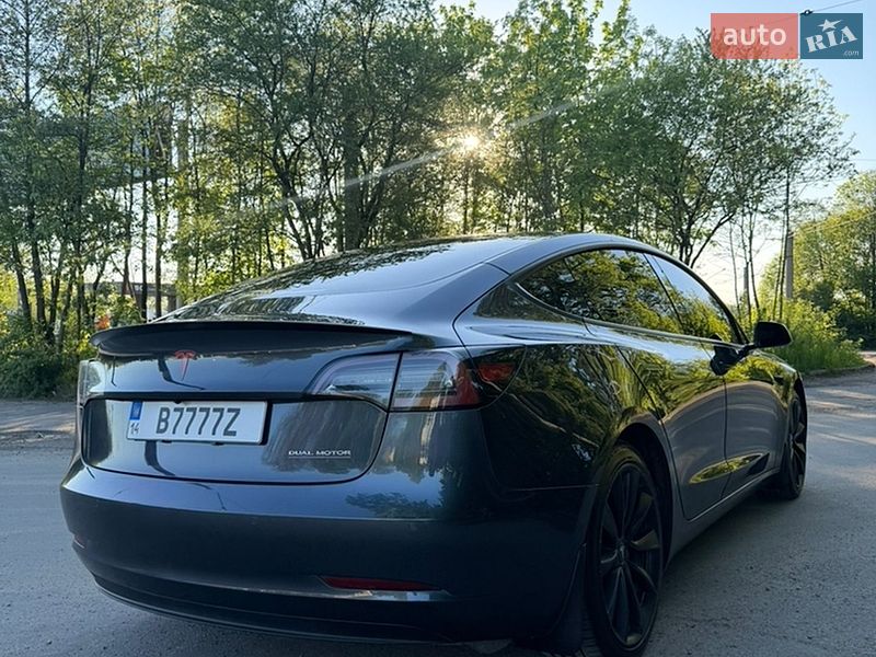 Седан Tesla Model 3 2021 в Львове