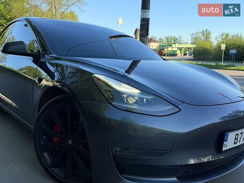 Седан Tesla Model 3 2021 в Львове