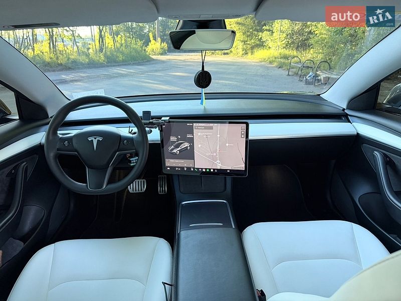 Седан Tesla Model 3 2021 в Львове