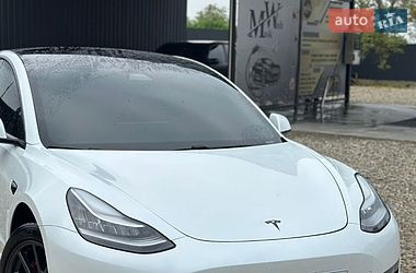 Седан Tesla Model 3 2019 в Черновцах