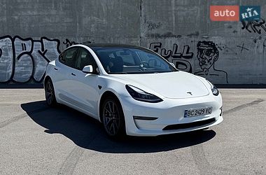 Седан Tesla Model 3 2021 в Львове