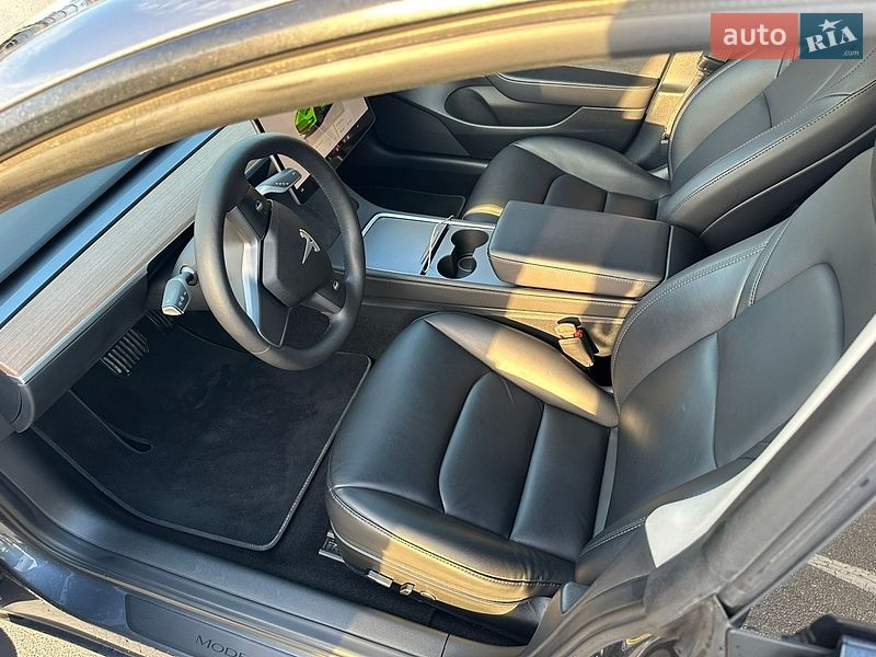 Седан Tesla Model 3 2023 в Киеве