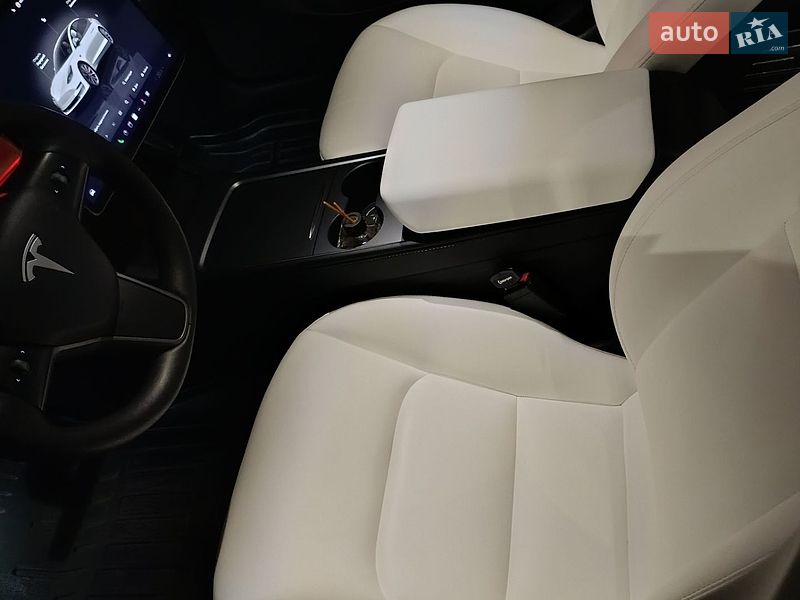 Седан Tesla Model 3 2022 в Кривом Роге