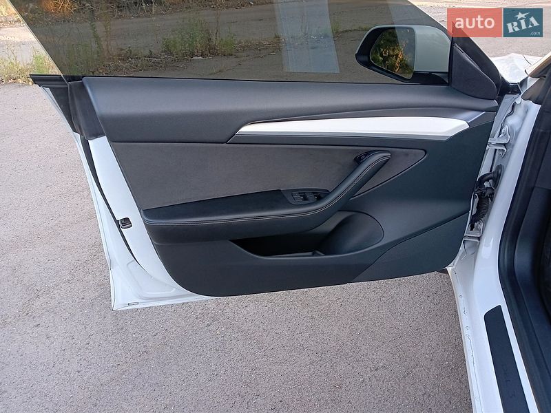 Седан Tesla Model 3 2022 в Кривом Роге