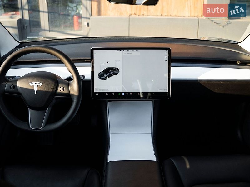 Седан Tesla Model 3 2018 в Києві