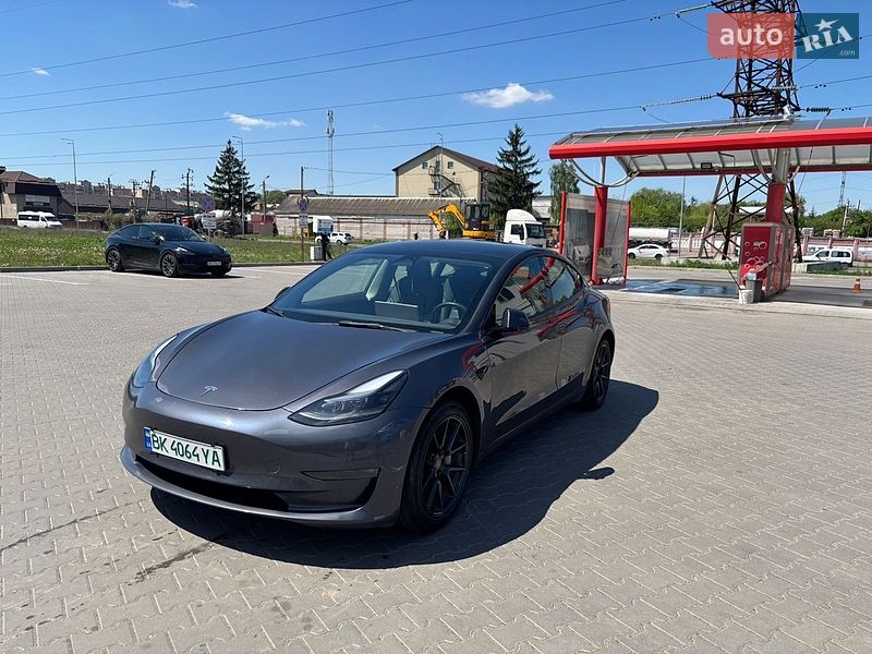 Tesla Model 3 2022
