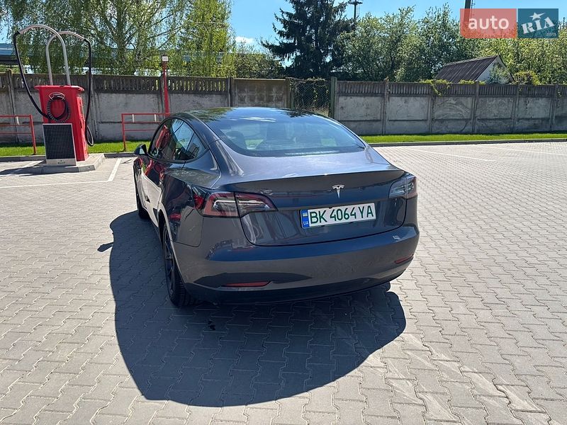 Седан Tesla Model 3 2022 в Виннице