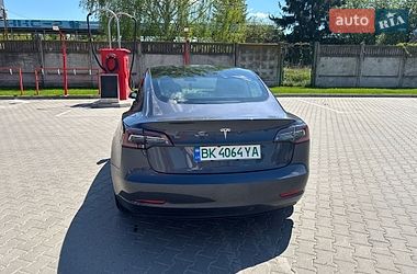 Седан Tesla Model 3 2022 в Виннице