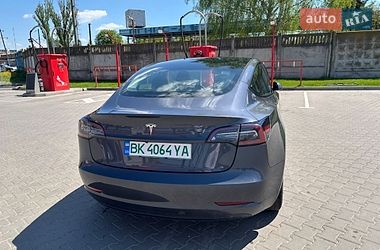Седан Tesla Model 3 2022 в Виннице