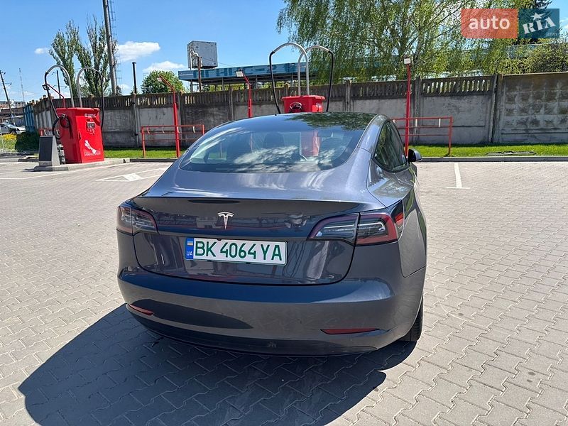 Седан Tesla Model 3 2022 в Виннице