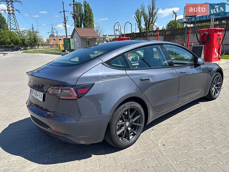 Седан Tesla Model 3 2022 в Виннице